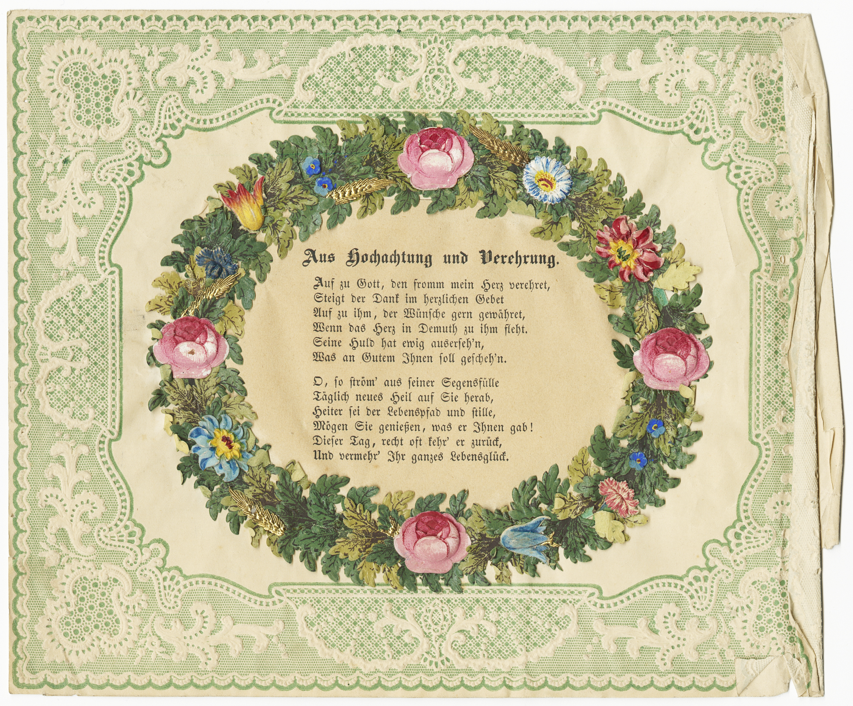 KI generiert: Das Bild zeigt eine kunstvoll gestaltete Grußkarte mit einem zentral platzierten Gedicht, das von einem floralen Kranz umrahmt ist. Die Karte ist reich verziert mit Blumen und einem dekorativen Spitzenmuster entlang der Ränder.